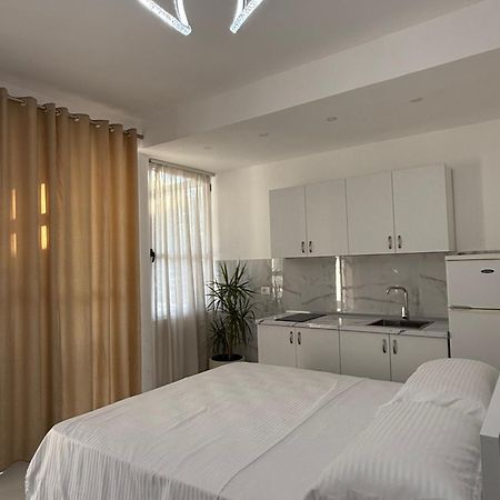 Elio'S Room Durres Bagian luar foto
