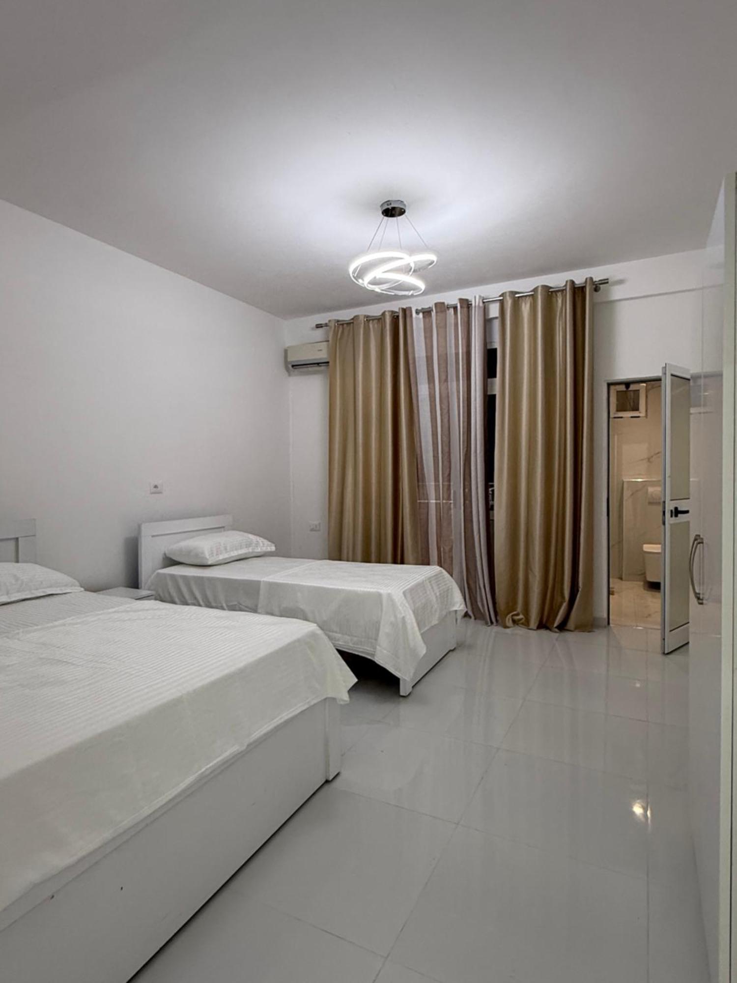 Elio'S Room Durres Bagian luar foto