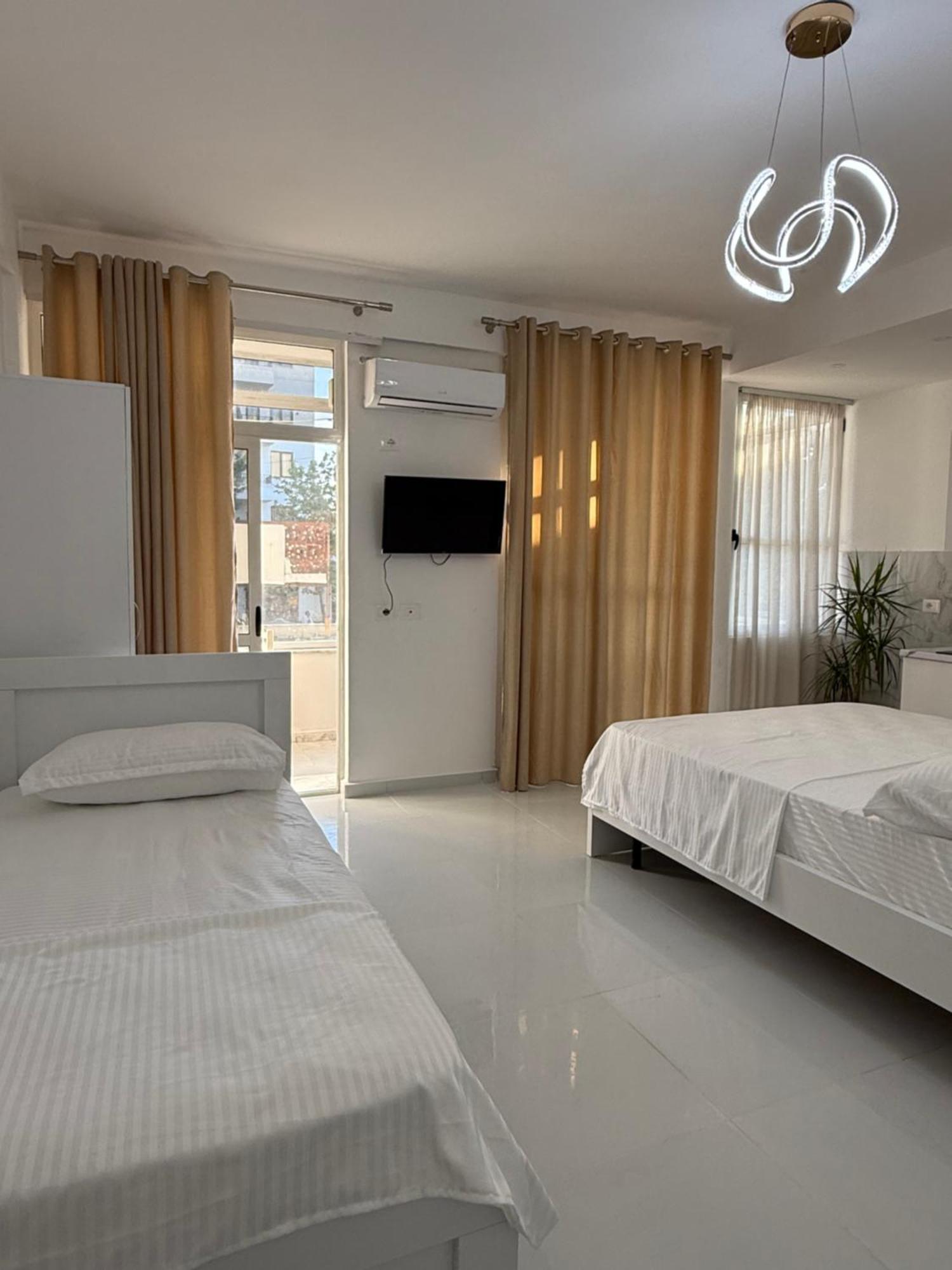Elio'S Room Durres Bagian luar foto